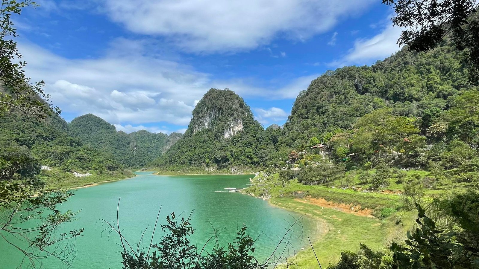 1778654921_northern-vietnam-e-bikes-cycling-mai-chau-to-pu-luong-4-days (4).jpg
